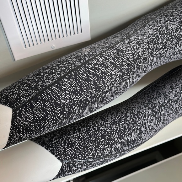 Lululemon Patterned Leggings - Picture 2 of 5